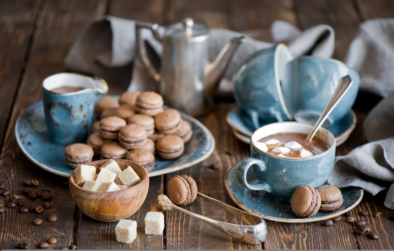 Фото обои чайник, кружки, натюрморт, горячий шоколад, макарон, маршмеллоу, зёрна кофе
