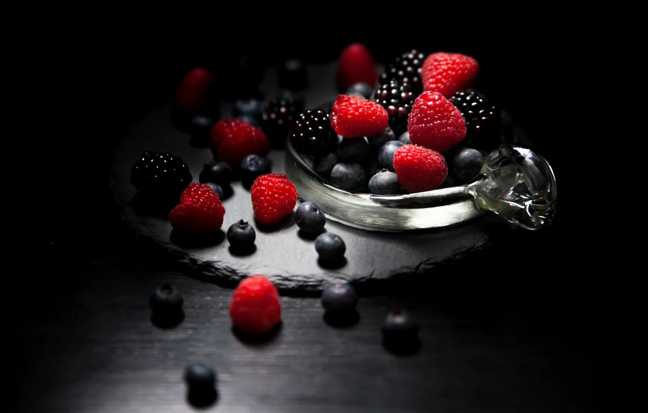 Фото обои ягоды, малина, черника, ежевика