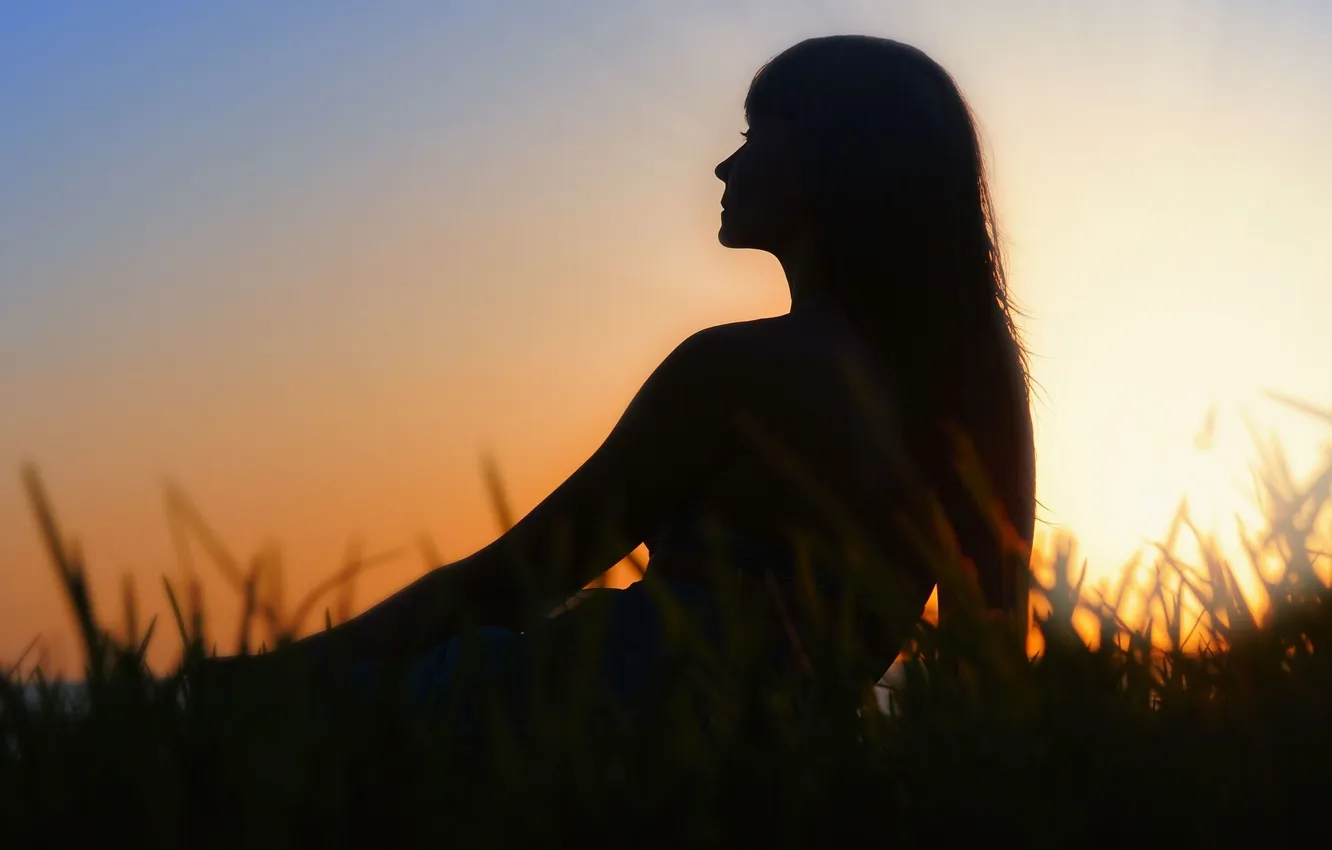 Фото обои зелень, трава, девушка, фон, настроение, обои, женщина, вечер