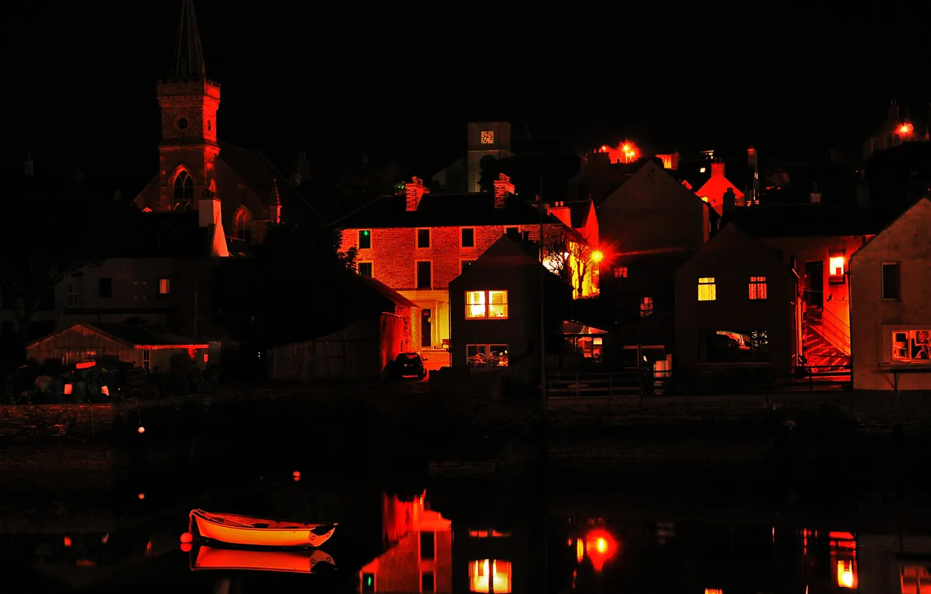 Фото обои ночь, озеро, лодка, башня, дома