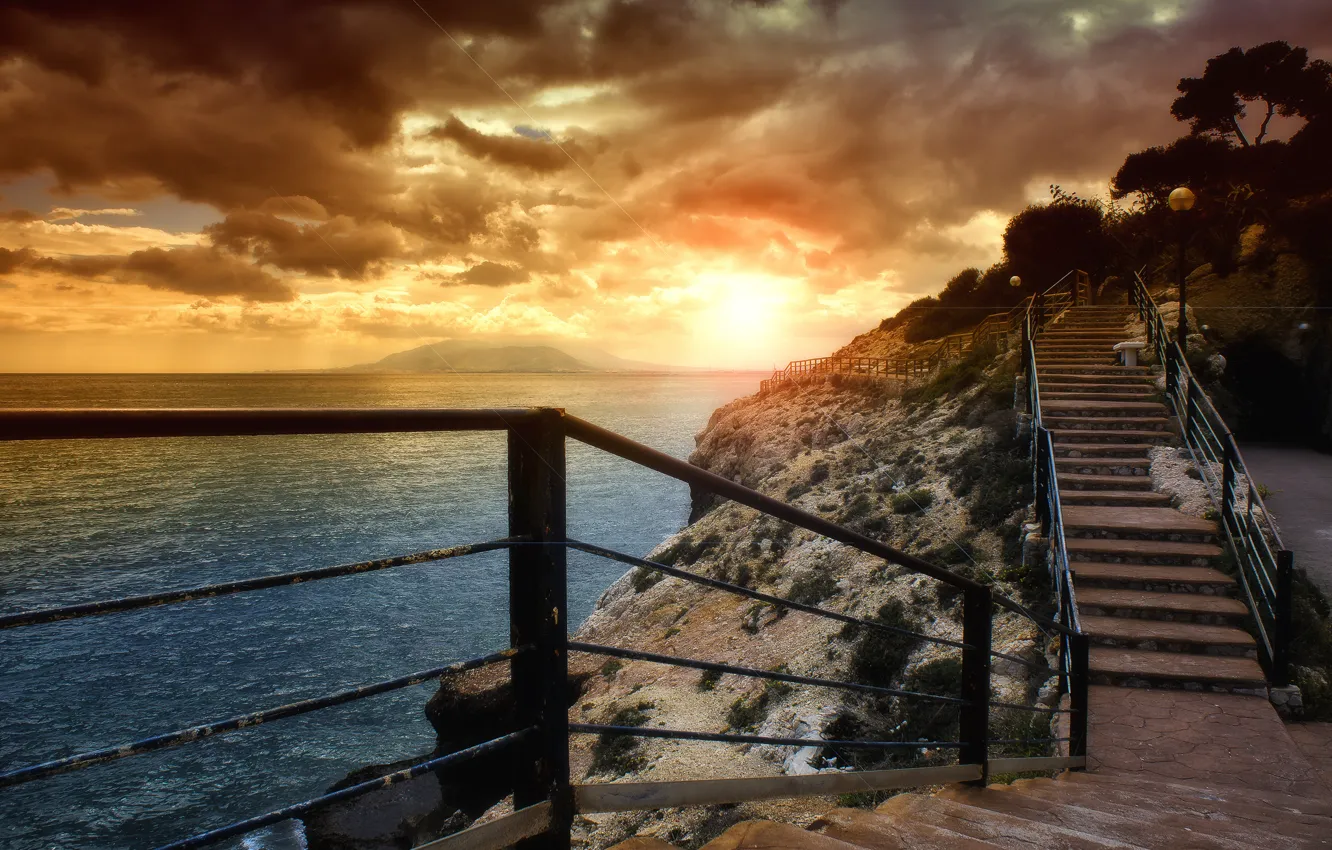 Фото обои море, закат, тучи, берег, лестница