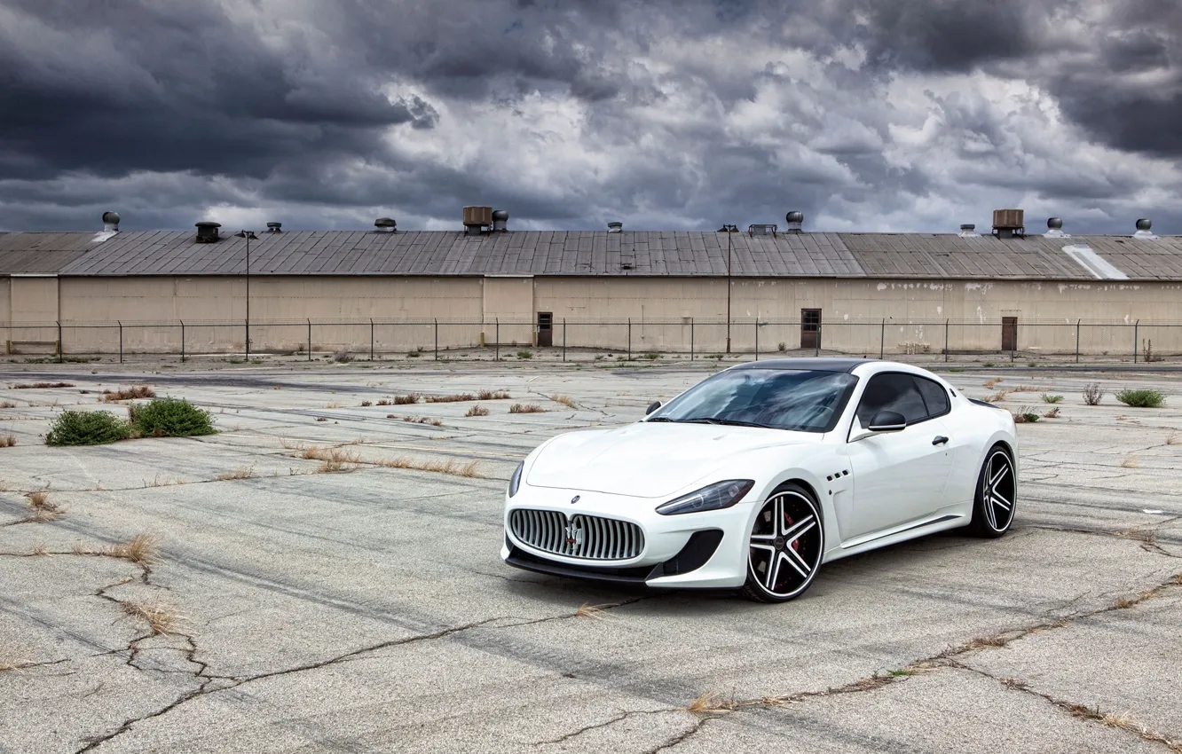 Фото обои белый, асфальт, трещины, Maserati, white, GranTurismo, мазерати, MC Stradale