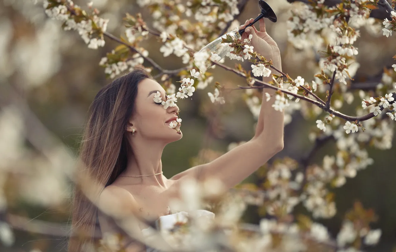 Фото обои девушка, природа, лицо, вишня, весна, цветение, боке
