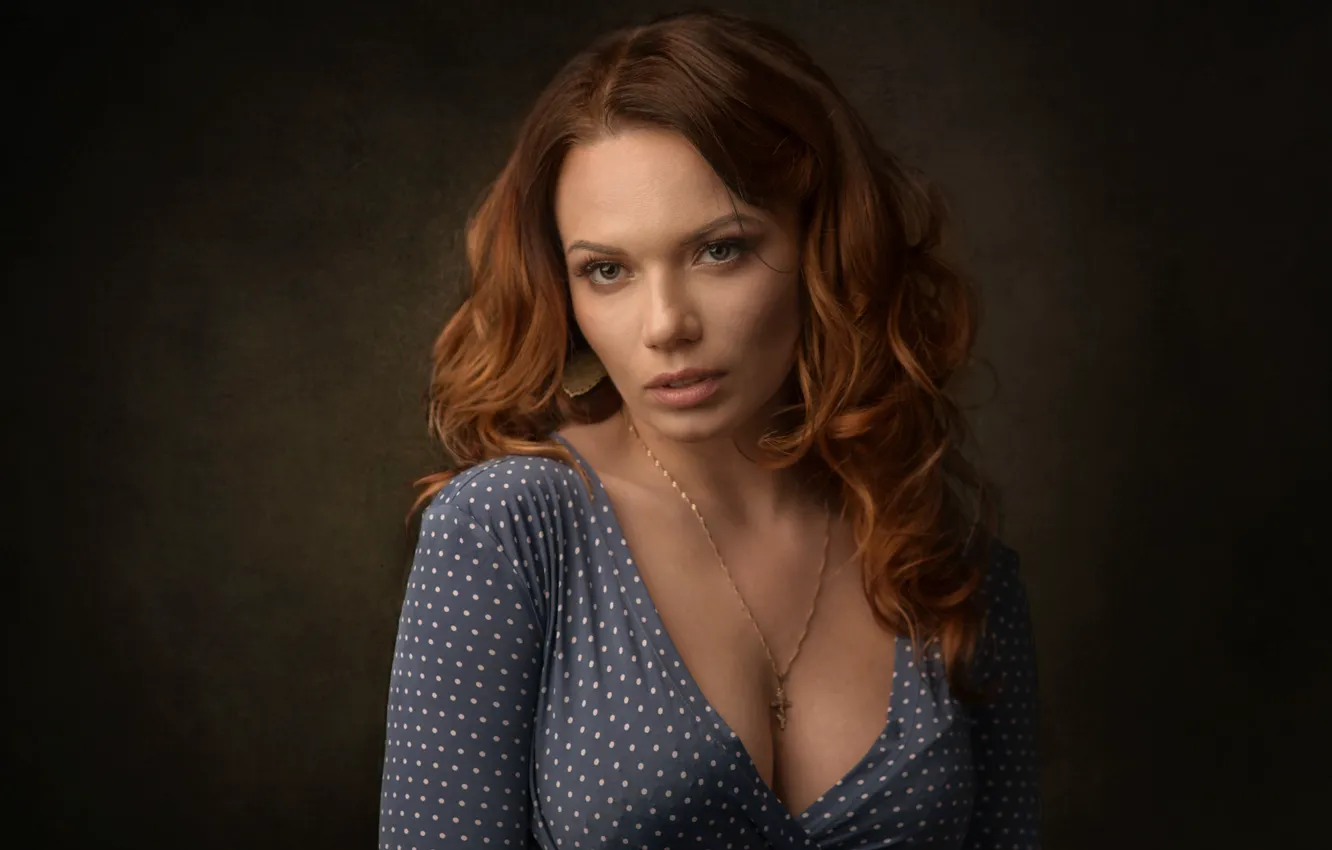 Фото обои грудь, взгляд, девушка, модель, портрет, платье, рыжая, sexy