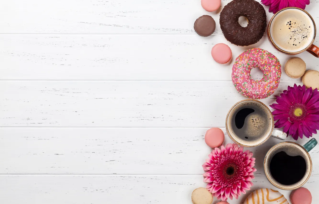 Фото обои цветы, пончики, герберы, wood, pink, flowers, coffee cup, with love