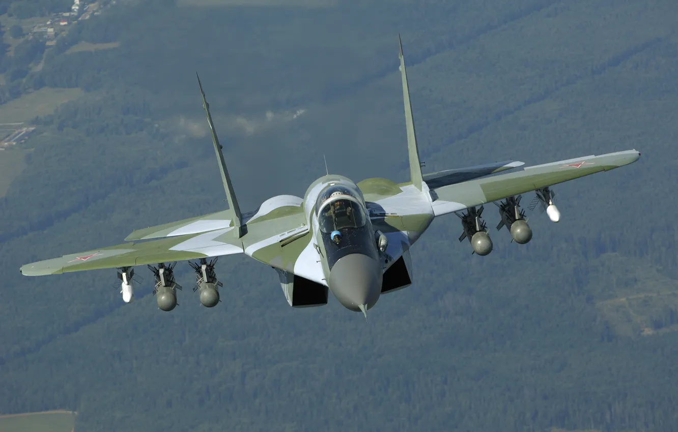 Фото обои полет, истребитель, ракеты, вид спереди, бомбы, ВВС России, многофункциональный, МиГ-29СМТ