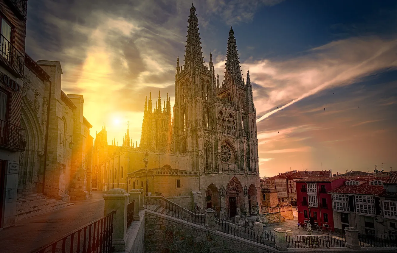 Фото обои city, house, tower, cathedral, sunset, clouds, sun, Spain