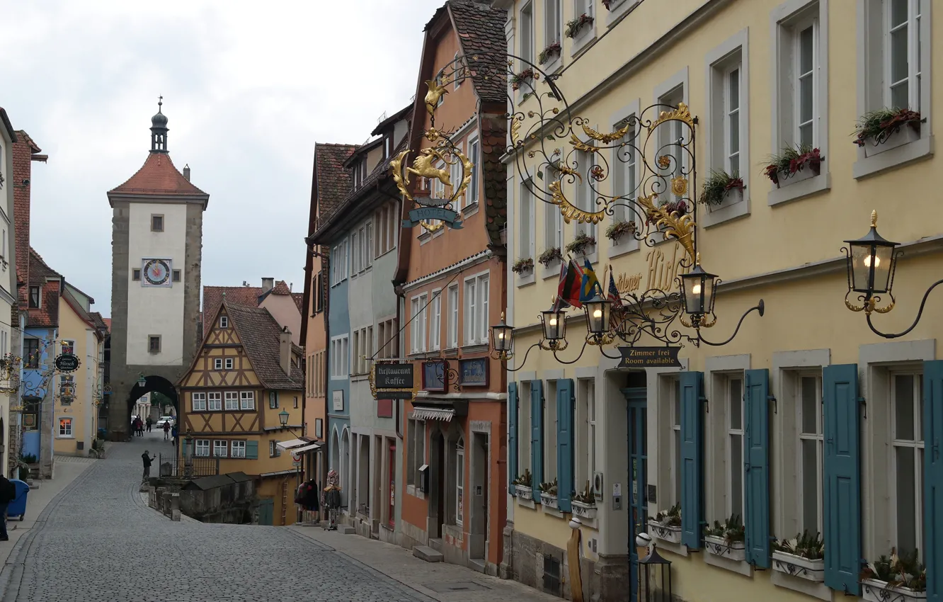 Фото обои улица, часы, дома, Германия, Бавария, площадь, арка, Ротенбург-на-Таубере