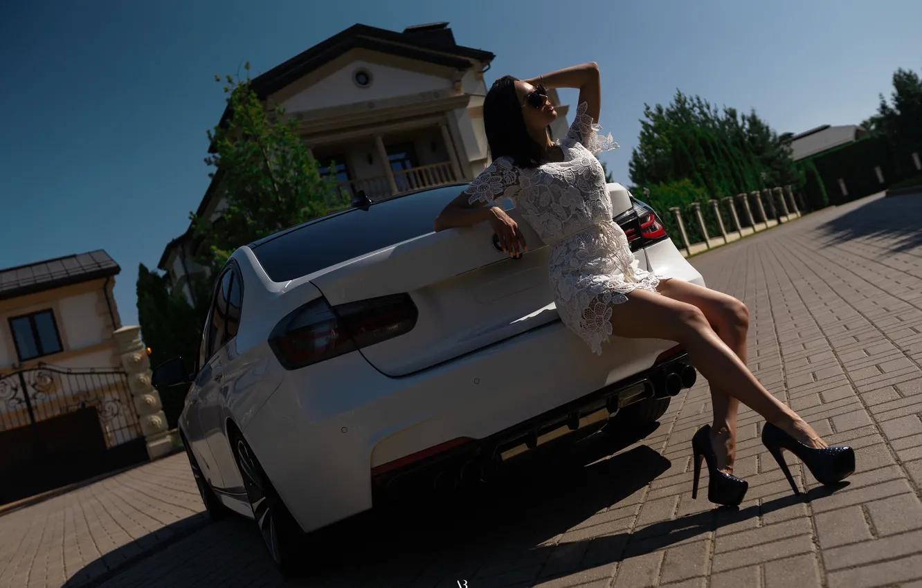 Фото обои машина, дом, Девушка, BMW, фигура, очки, Alex Bazilev, Валерия Солдатова