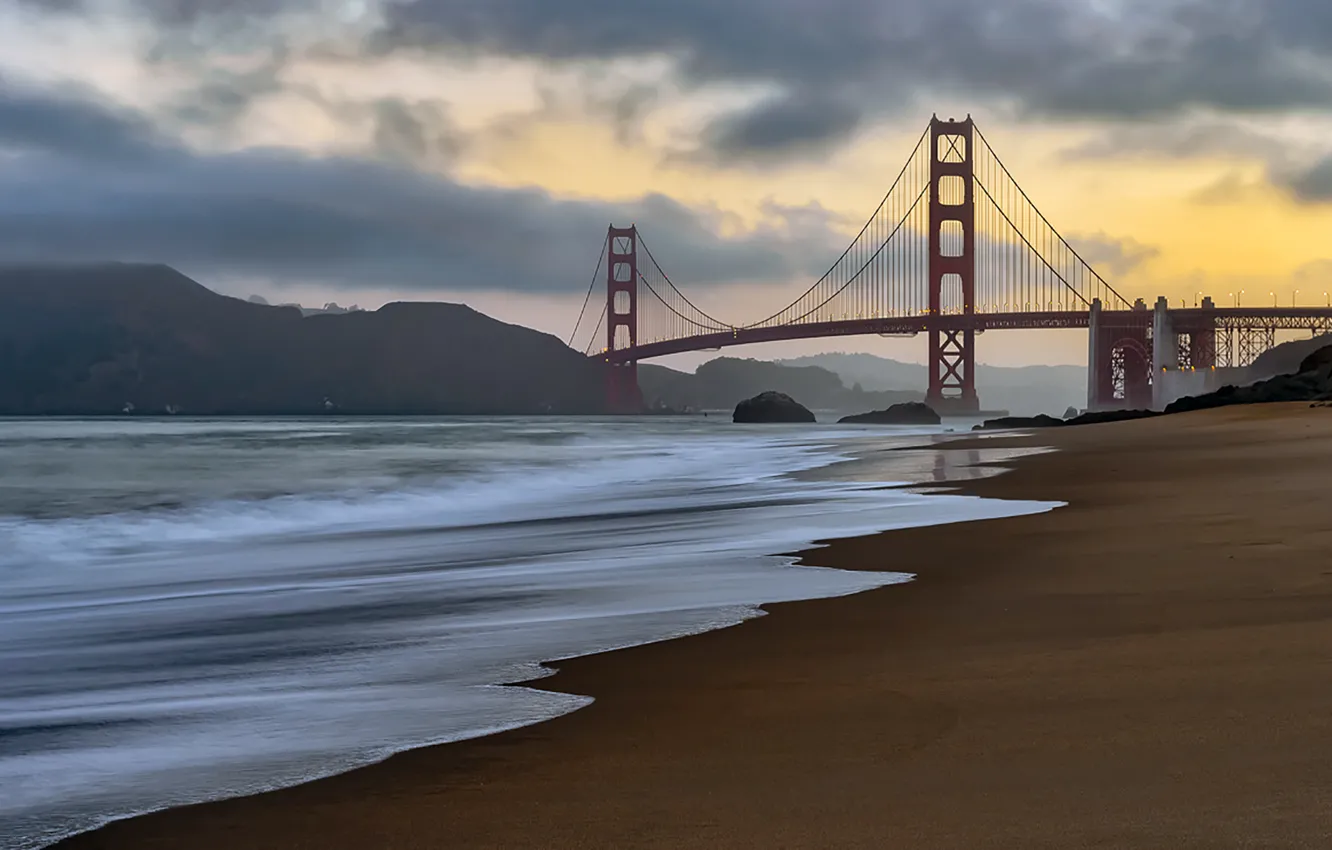 Фото обои песок, пляж, горы, мост, город, туман, холмы, Сан-Франциско
