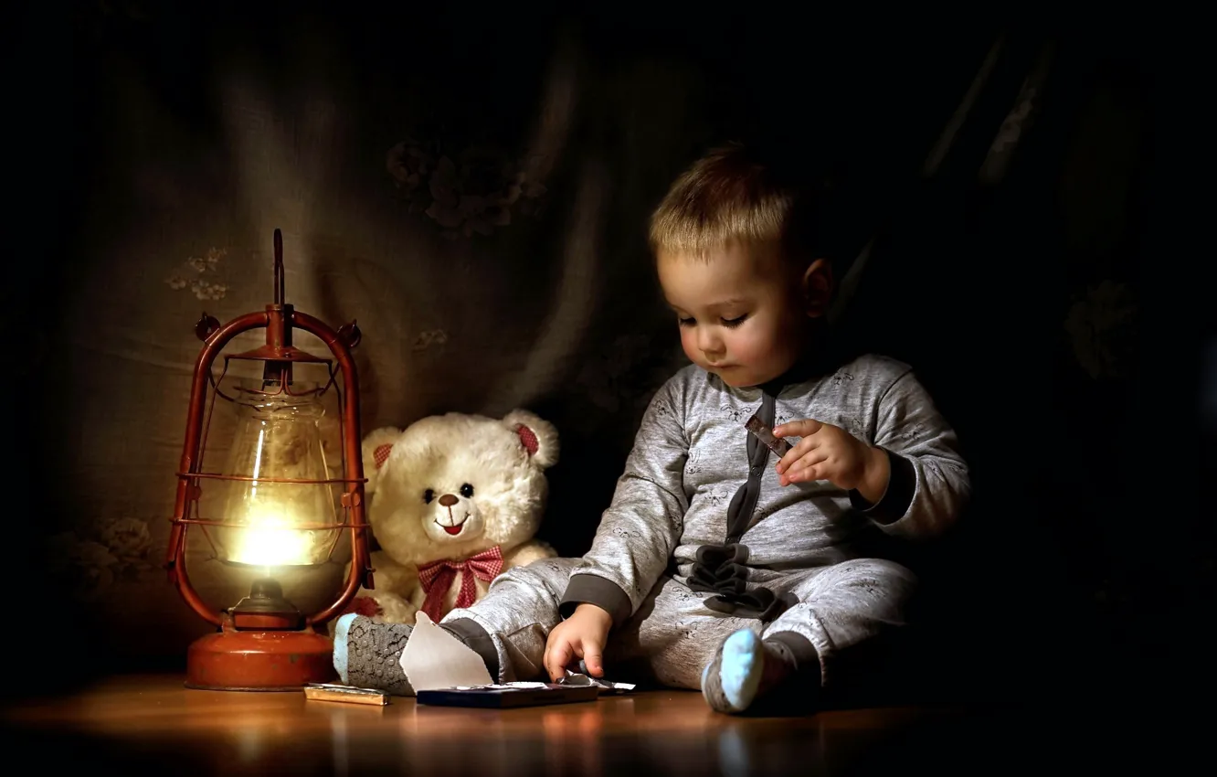 Фото обои лампа, шоколад, мальчик, мишка