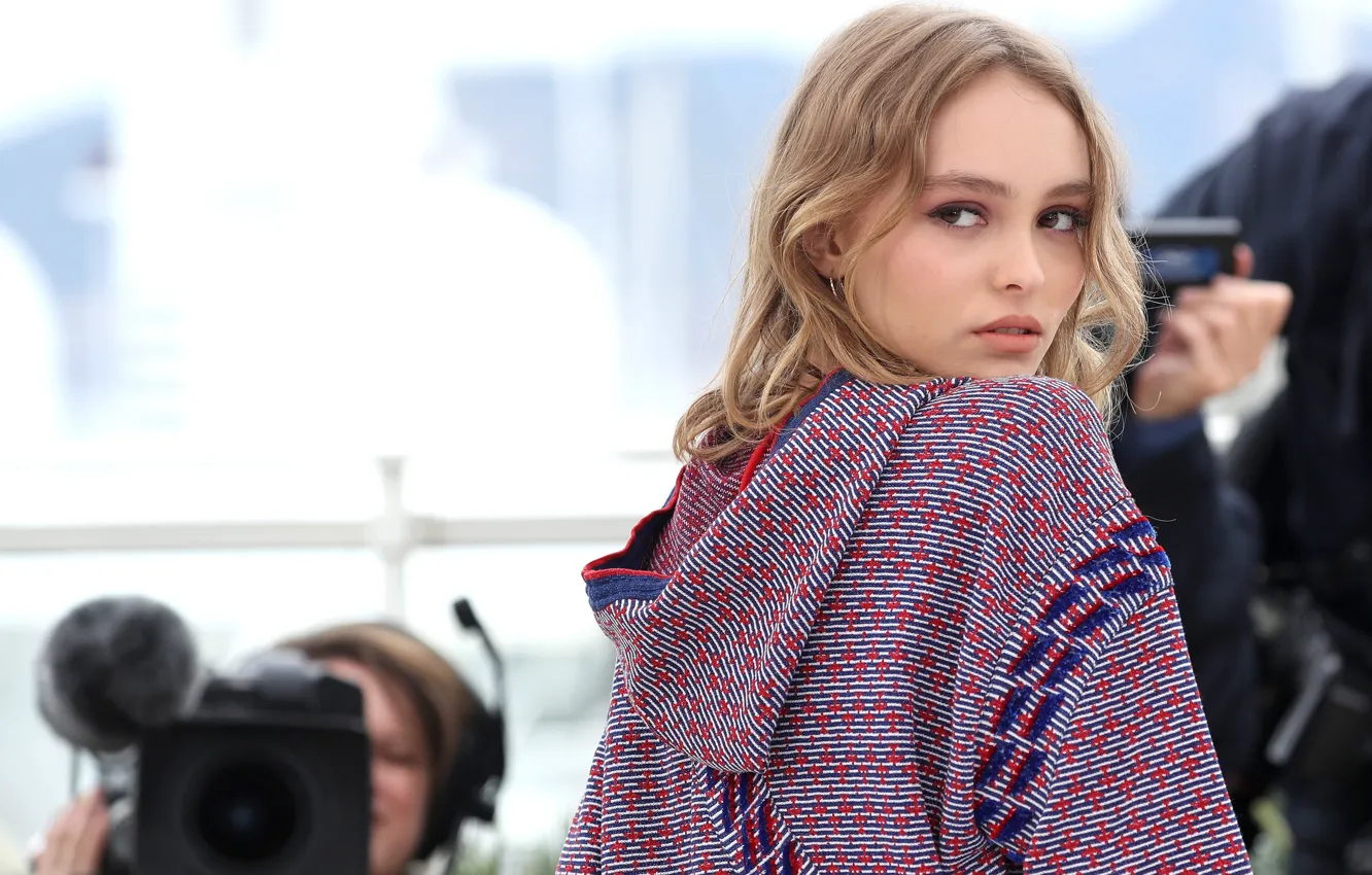 Фото обои поза, модель, макияж, актриса, фотосессия, Лили-Роуз Депп, Lily-Rose Depp