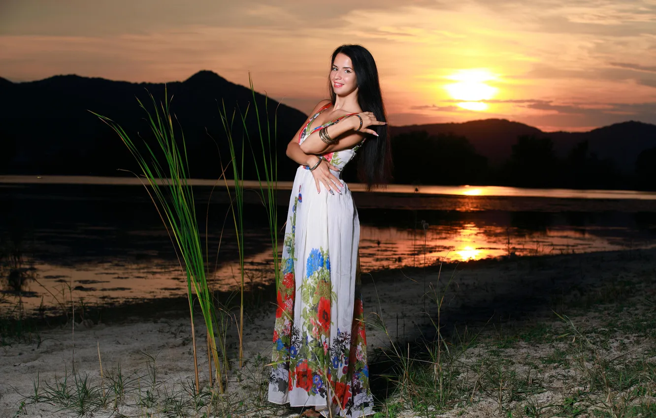Фото обои dress, woman, sunset, young, beautiful, model, brunette, long-haired