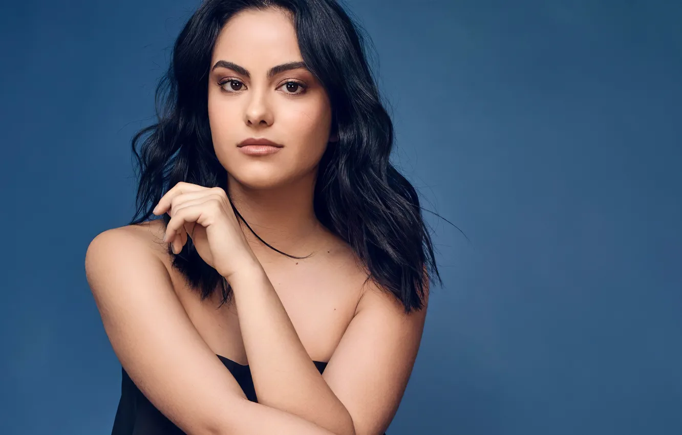 Фото обои взгляд, девушка, поза, фото, волосы, брюнетка, красивая, Camila Mendes