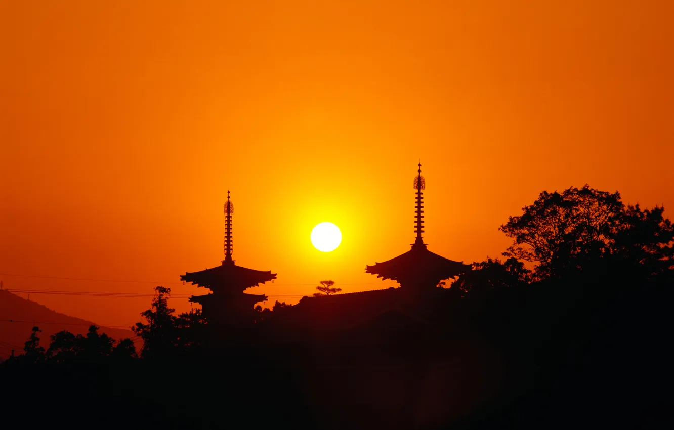 Фото обои небо, солнце, деревья, закат, азия, склон, силуэт, пагода