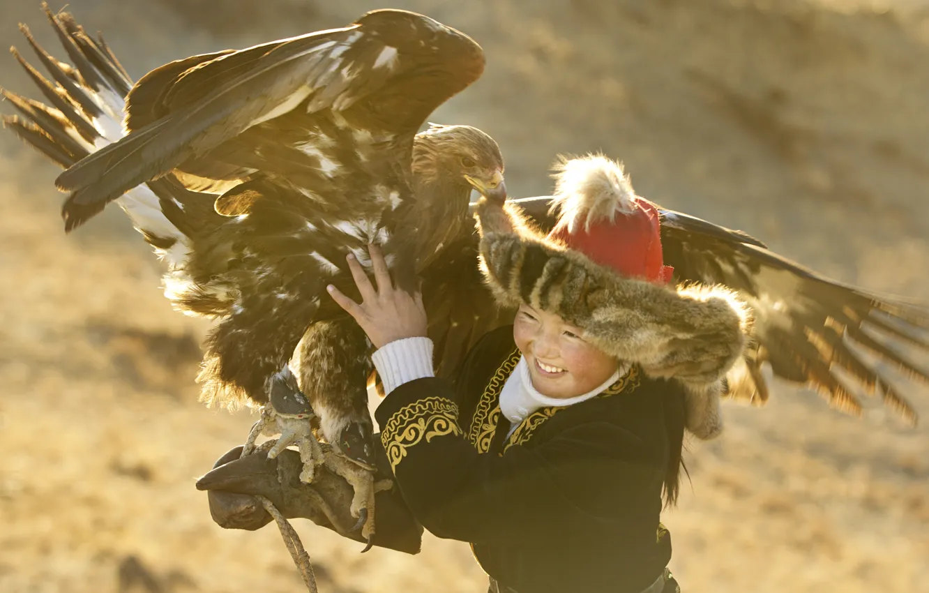 Фото обои Девушка, Орел, Беркут, Mongolia, Монголия, The Eagle Huntress, Документальный фильм, Айшолпан Нургайыпкызы