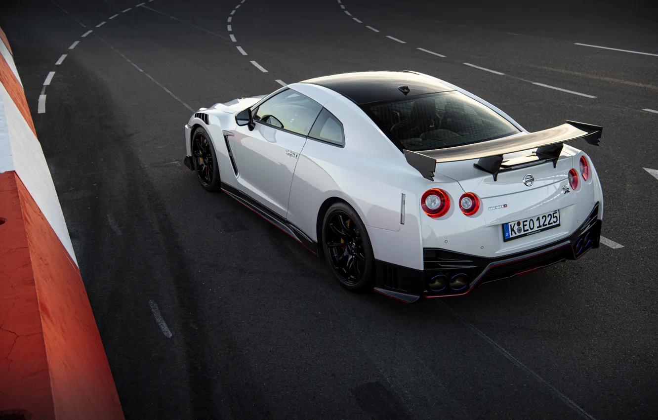 Фото обои белый, асфальт, Nissan, GT-R, R35, Nismo, 2020, 2019