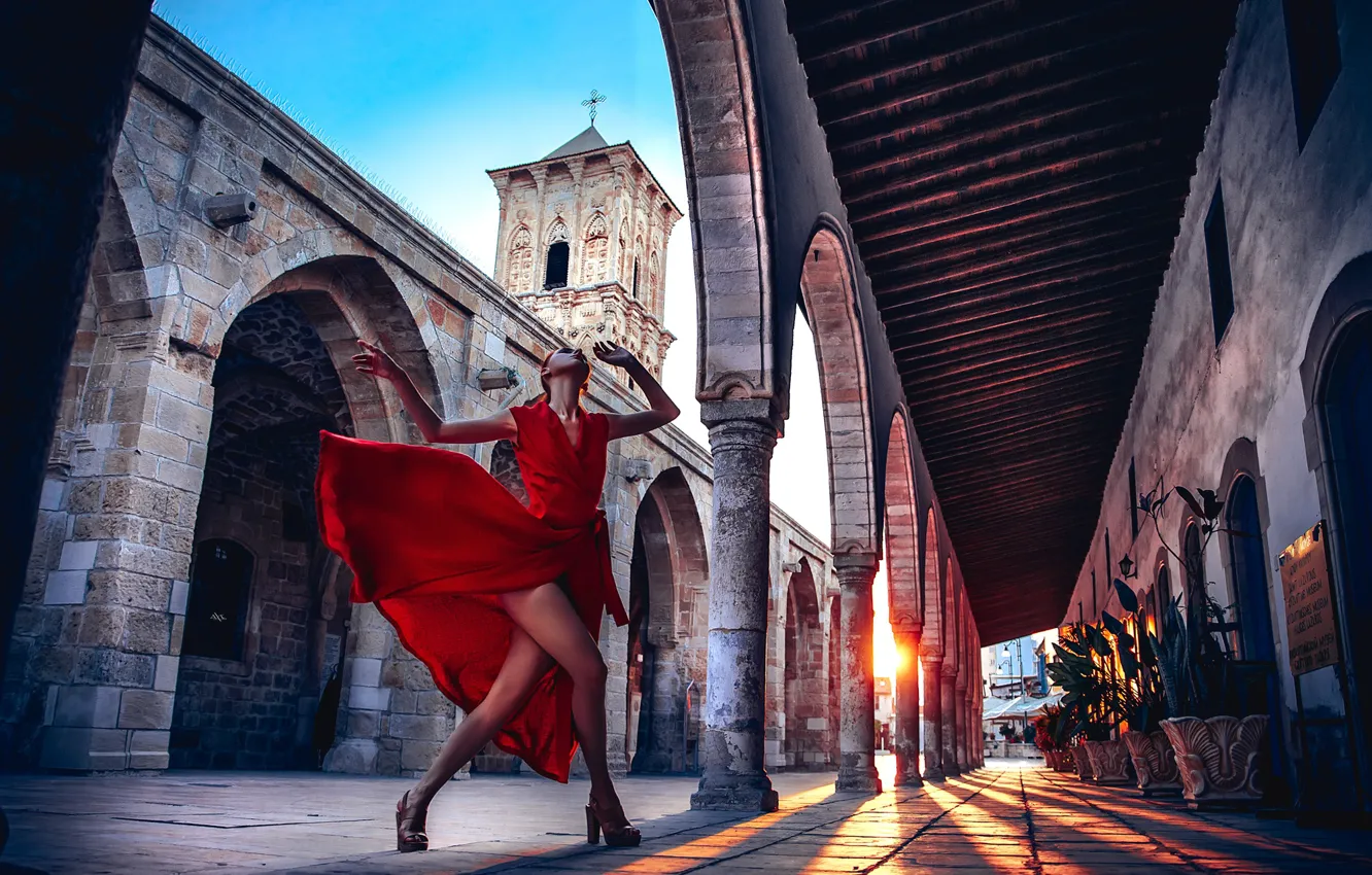 Фото обои девушка, настроение, танец, платье, церковь, архитектура, красное платье, Кипр