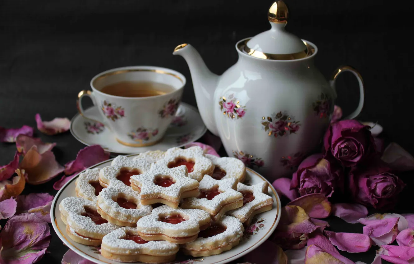 Фото обои цветы, чай, лепестки, печенье, кружка, джем, сладкое, заварник
