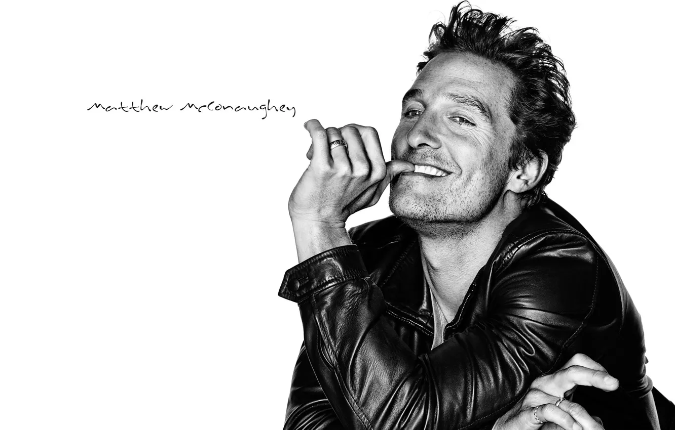 Фото обои улыбка, фон, куртка, мужчина, актёр, Matthew McConaughey, Мэттью МакКонахи