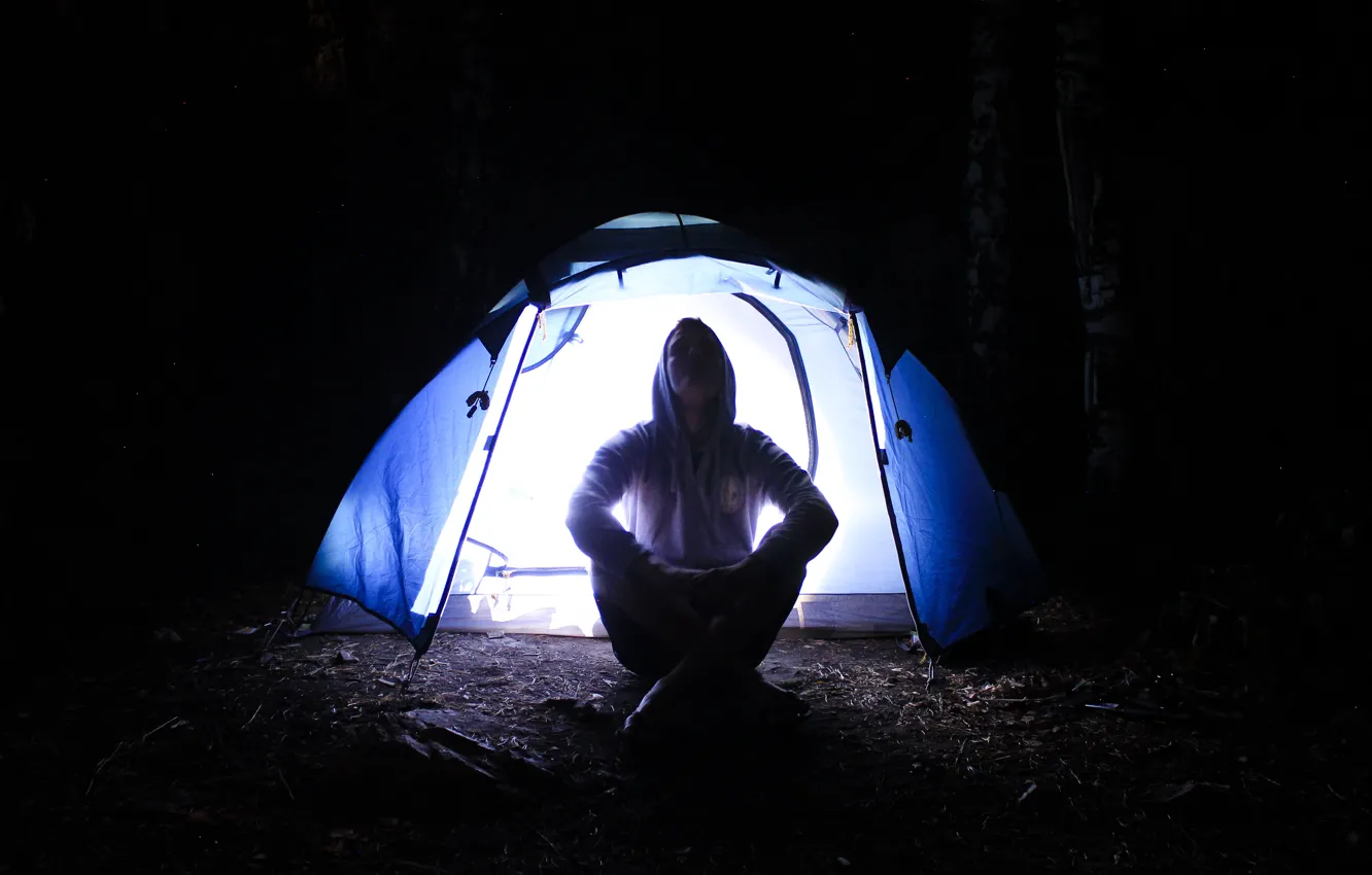 Фото обои свет, ночь, палатка, мужчина, путешествие, приключение, кемпинг, max walmer