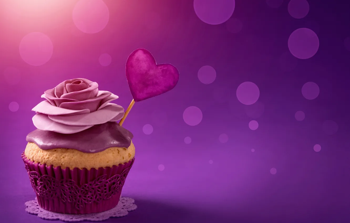 Фото обои блики, фон, сердечко, День святого Валентина, крем, кекс, розочка, капкейк