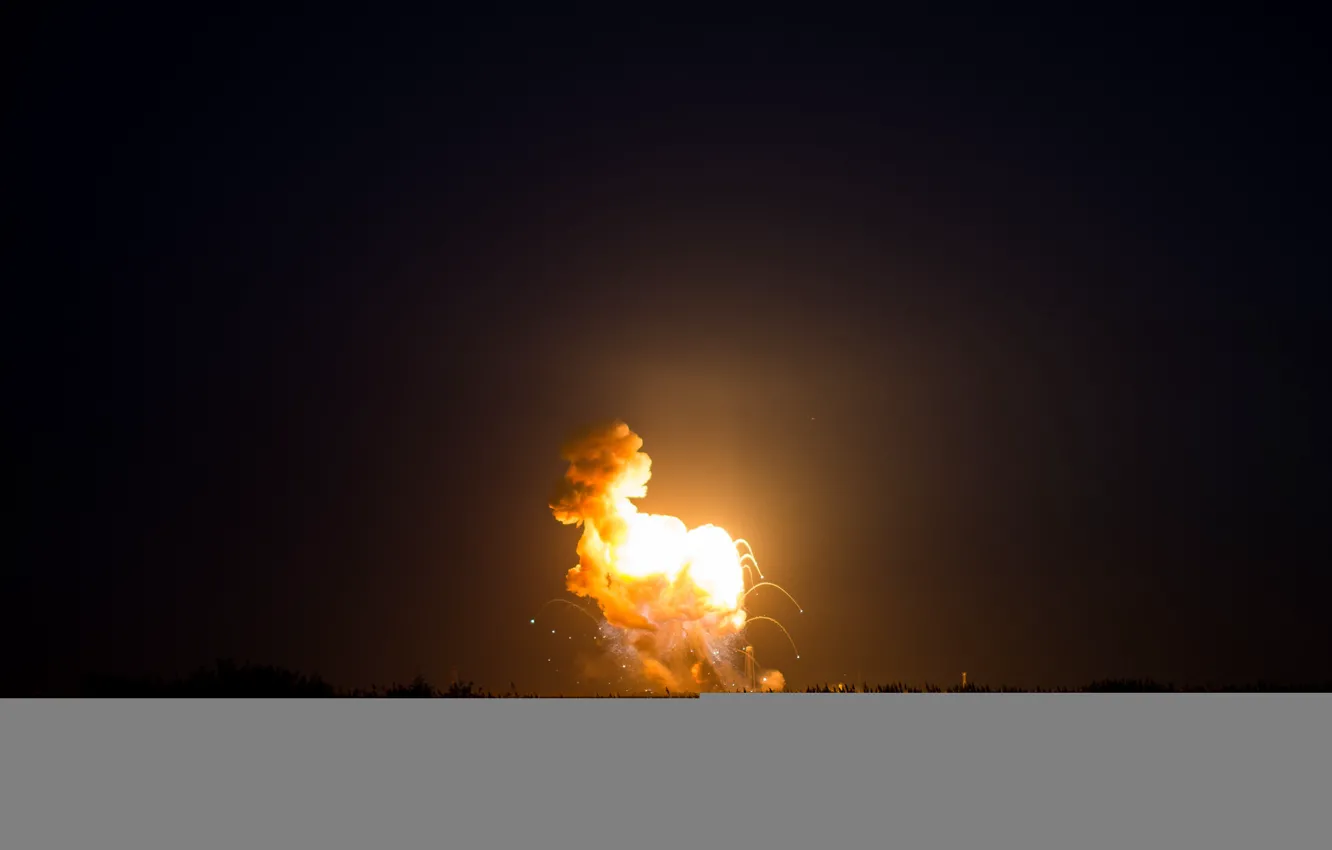 Фото обои поле, авария, взрыв, Ночь, ракета