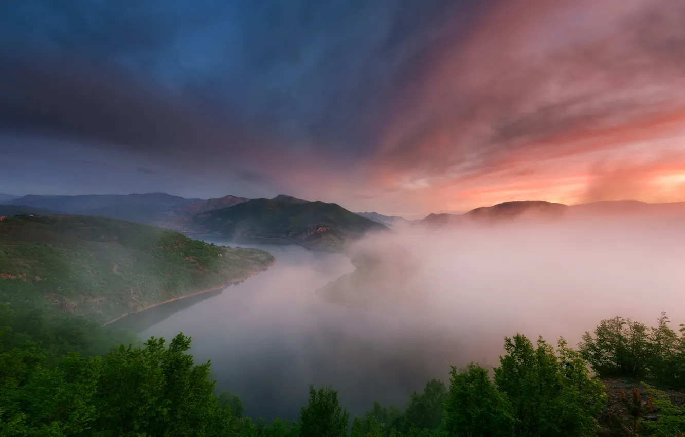 Фото обои свет, горы, природа, туман, река, вечер, утро