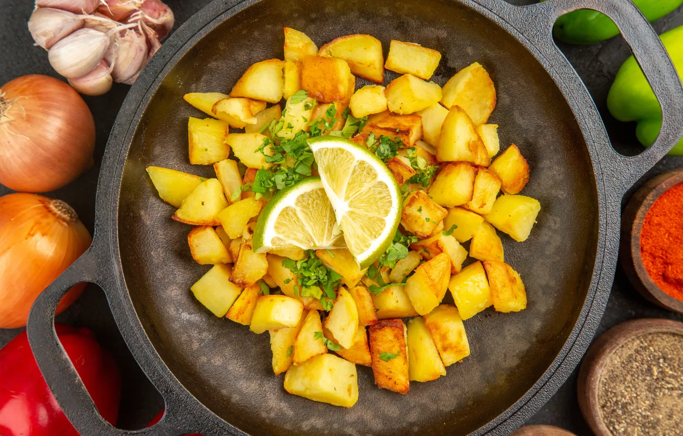 Фото обои different, inside, vegetables, fried, dark background, seasonings, potatoes, pan