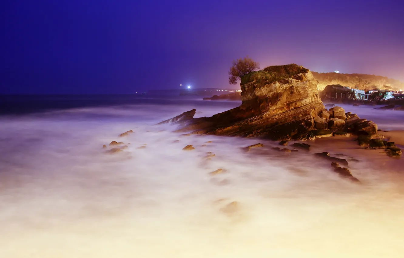 Фото обои море, ночь, скалы, выдержка, подсветка
