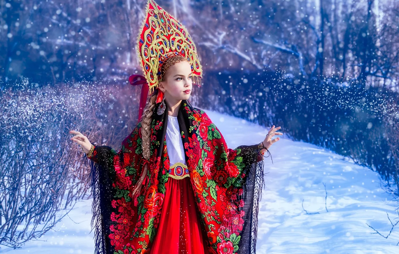 Фото обои зима, снег, девочка, наряд, платок, этно, кокошник