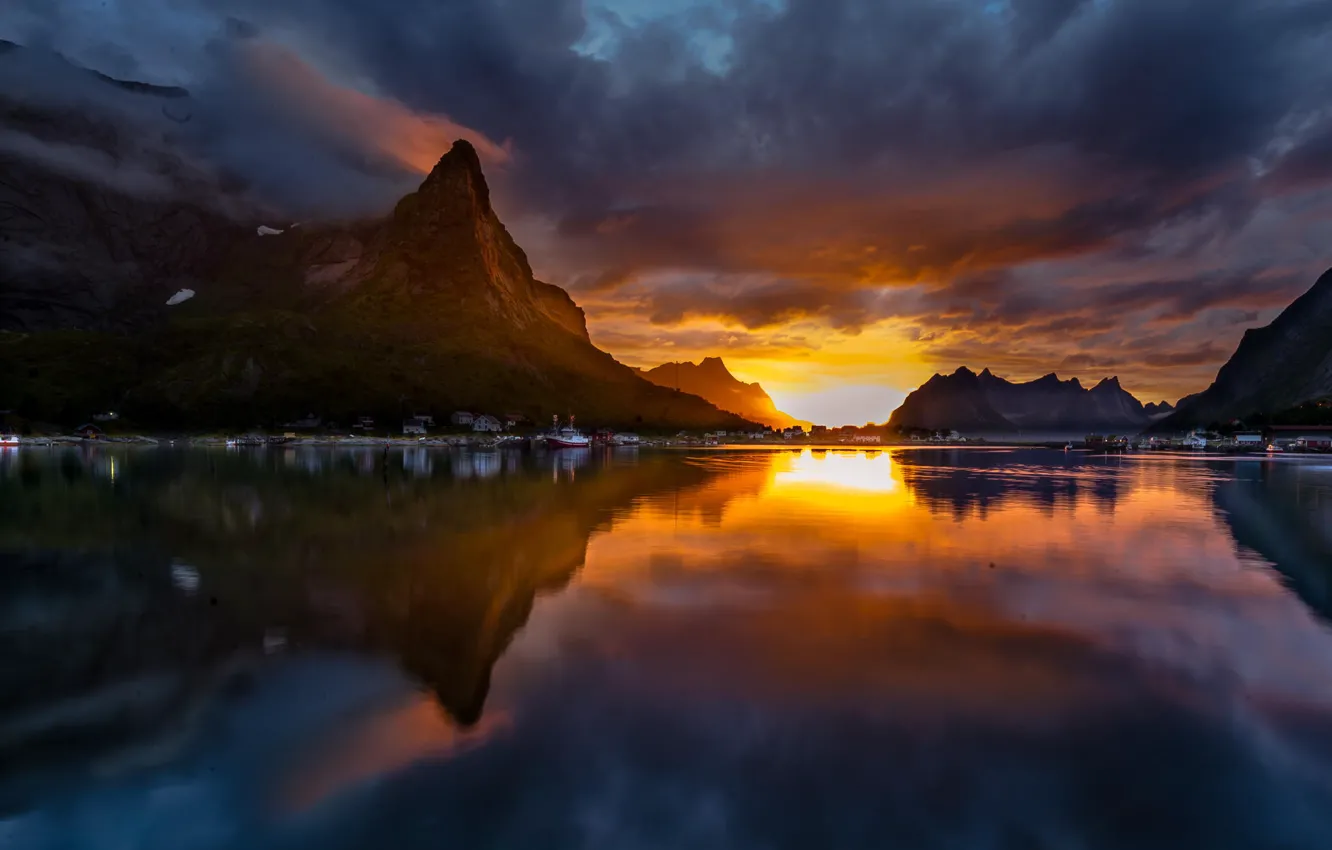 Фото обои пейзаж, закат, горы, озеро, Norway, Reine