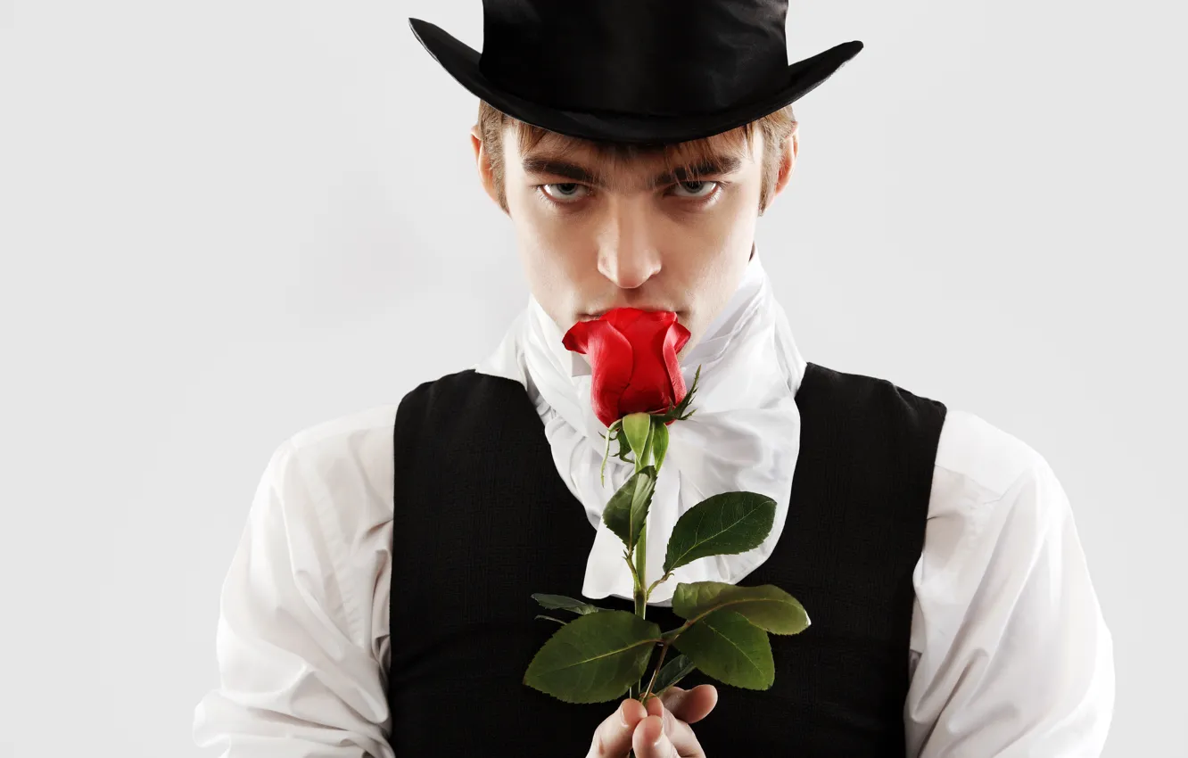 Фото обои цветок, взгляд, роза, портрет, шляпа, костюм, белый фон, мужчина