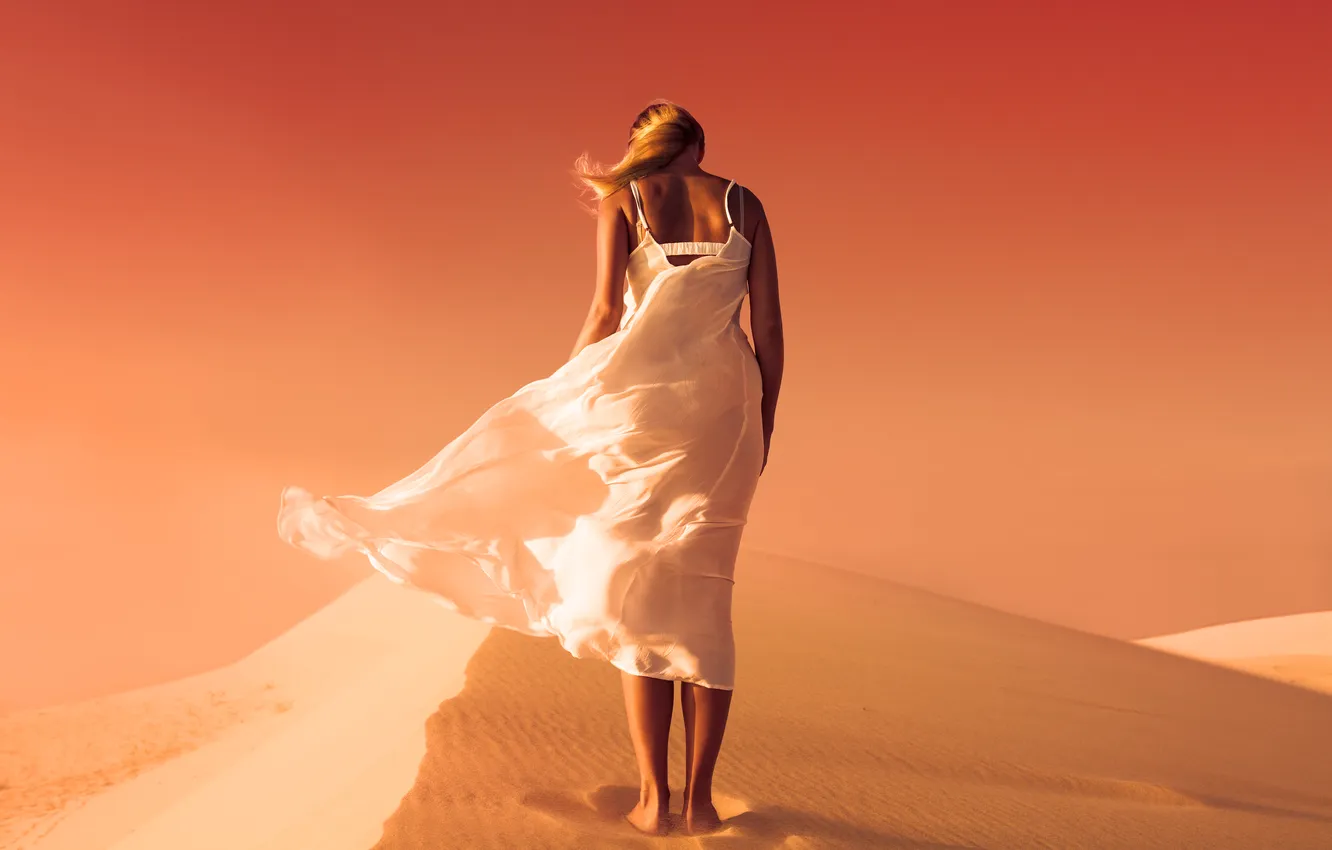 Фото обои red, girl, white, fashion, dress, woman, view, sand