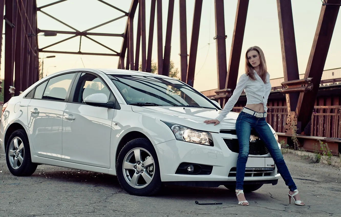 Фото обои девушка, мост, Девушки, Chevrolet, белый авто