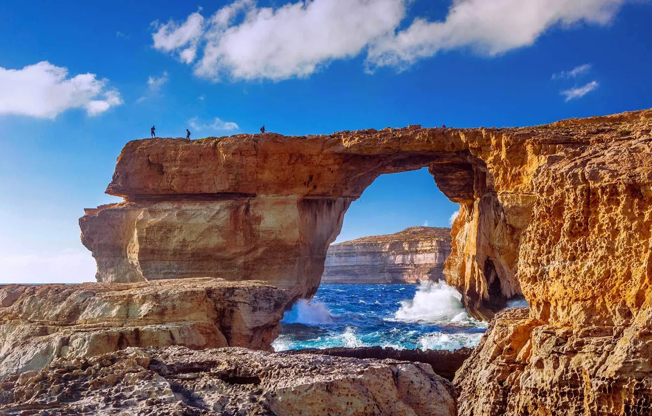 Фото обои море, люди, скалы, остров, Мальта, Гозо, Гоцо, Dwejra Beach