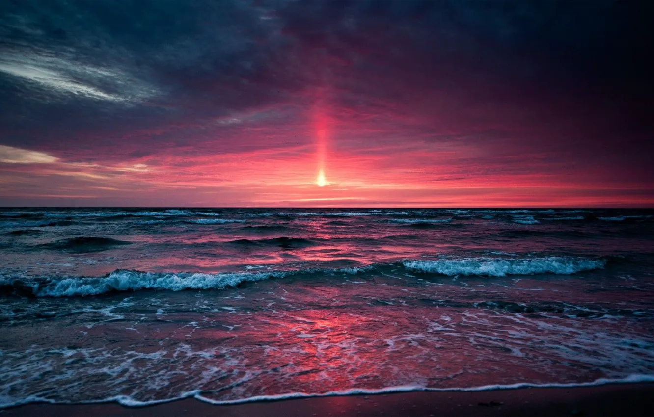 Фото обои море, волны, пляж, небо, солнце, закат, тучи, отражение