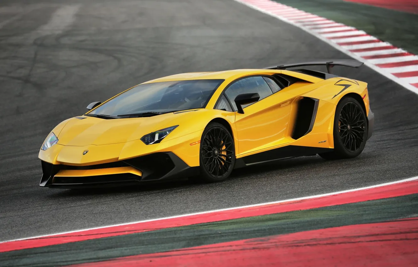 Фото обои трасса, Lamborghini, yellow, гоночная, Aventador, Superveloce, LP-750