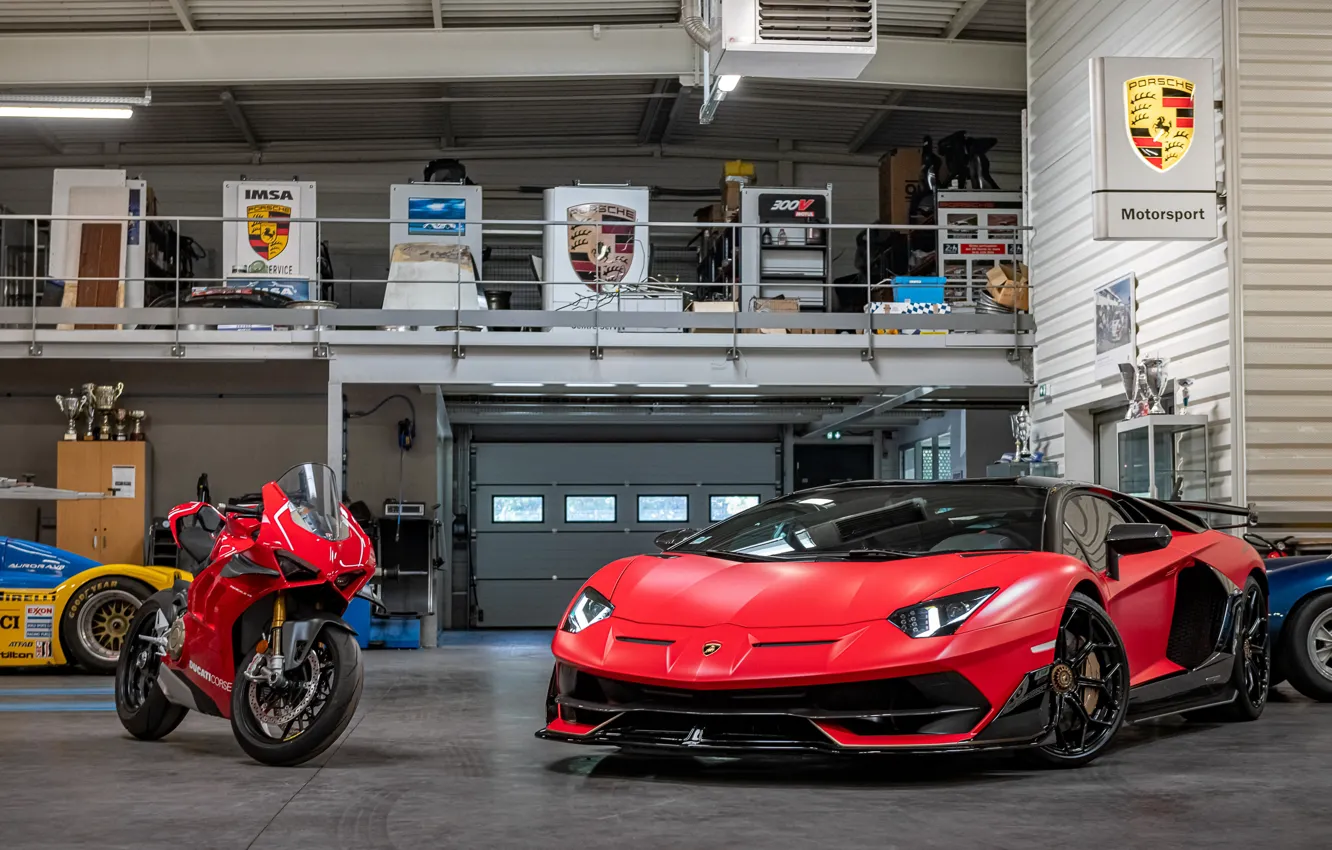 Фото обои Lamborghini, Ducati, Aventador, SVJ, Panigale V4R