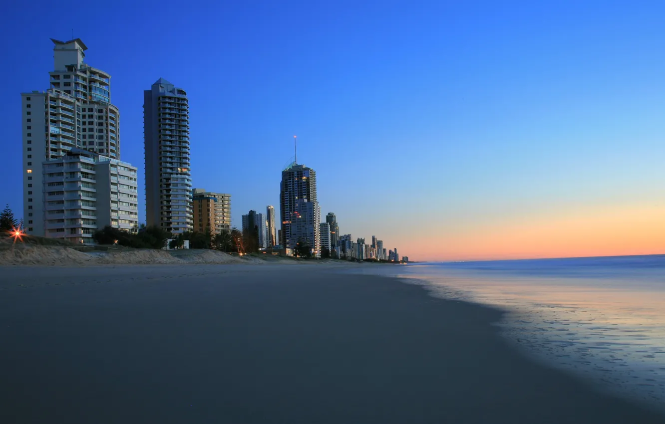 Фото обои море, пляж, здания, вечер
