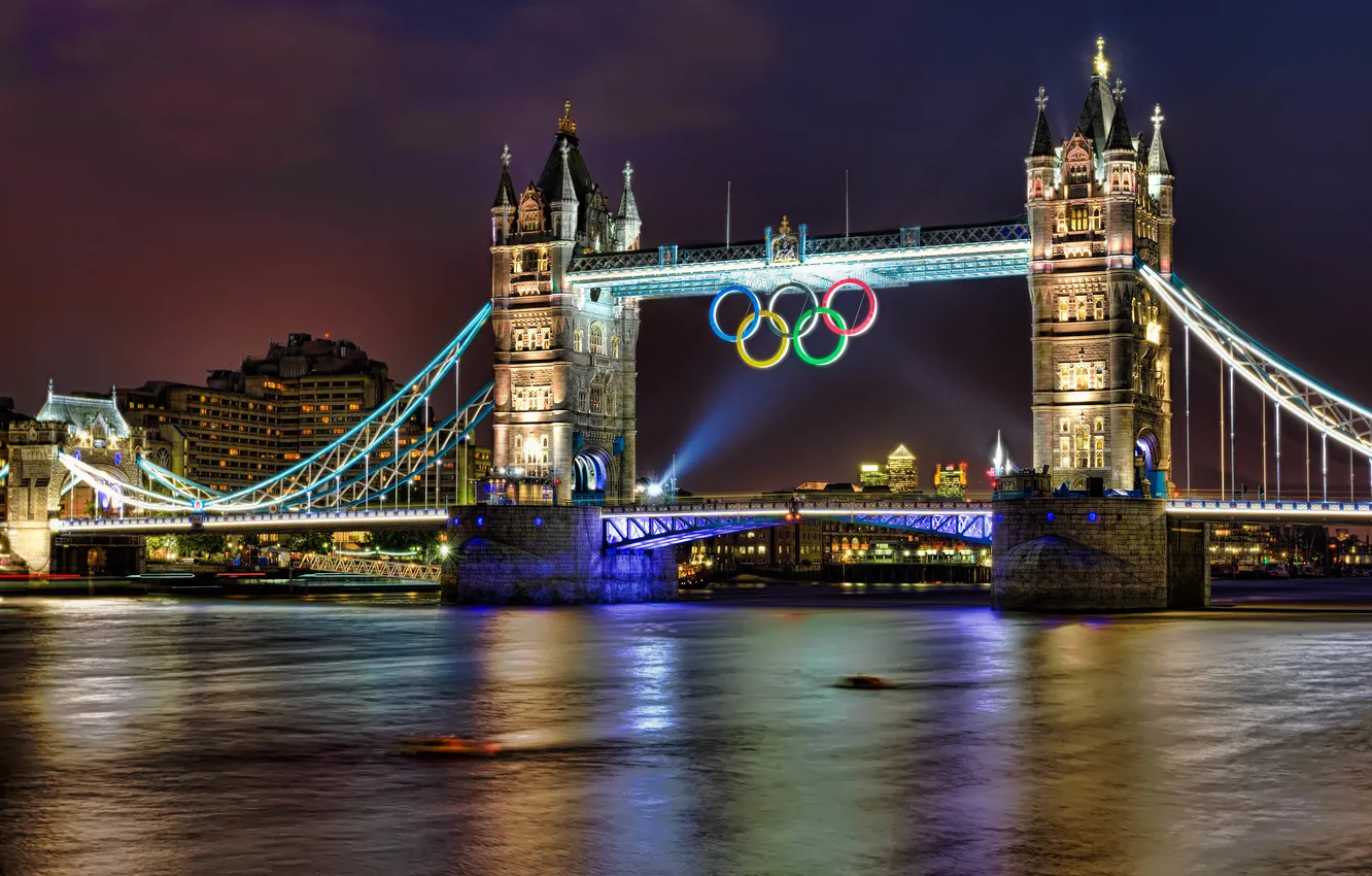 Фото обои ночь, огни, Лондон, подсветка, река Темза, олимпийская символика, пять колец, Тауэрский Мост
