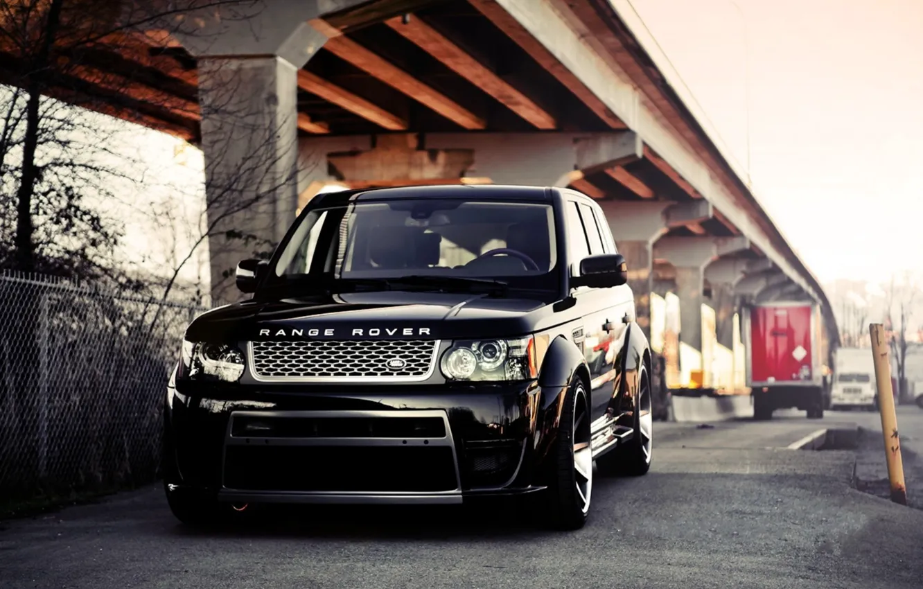 Фото обои Land Rover, black, road, street, parking, Trucko