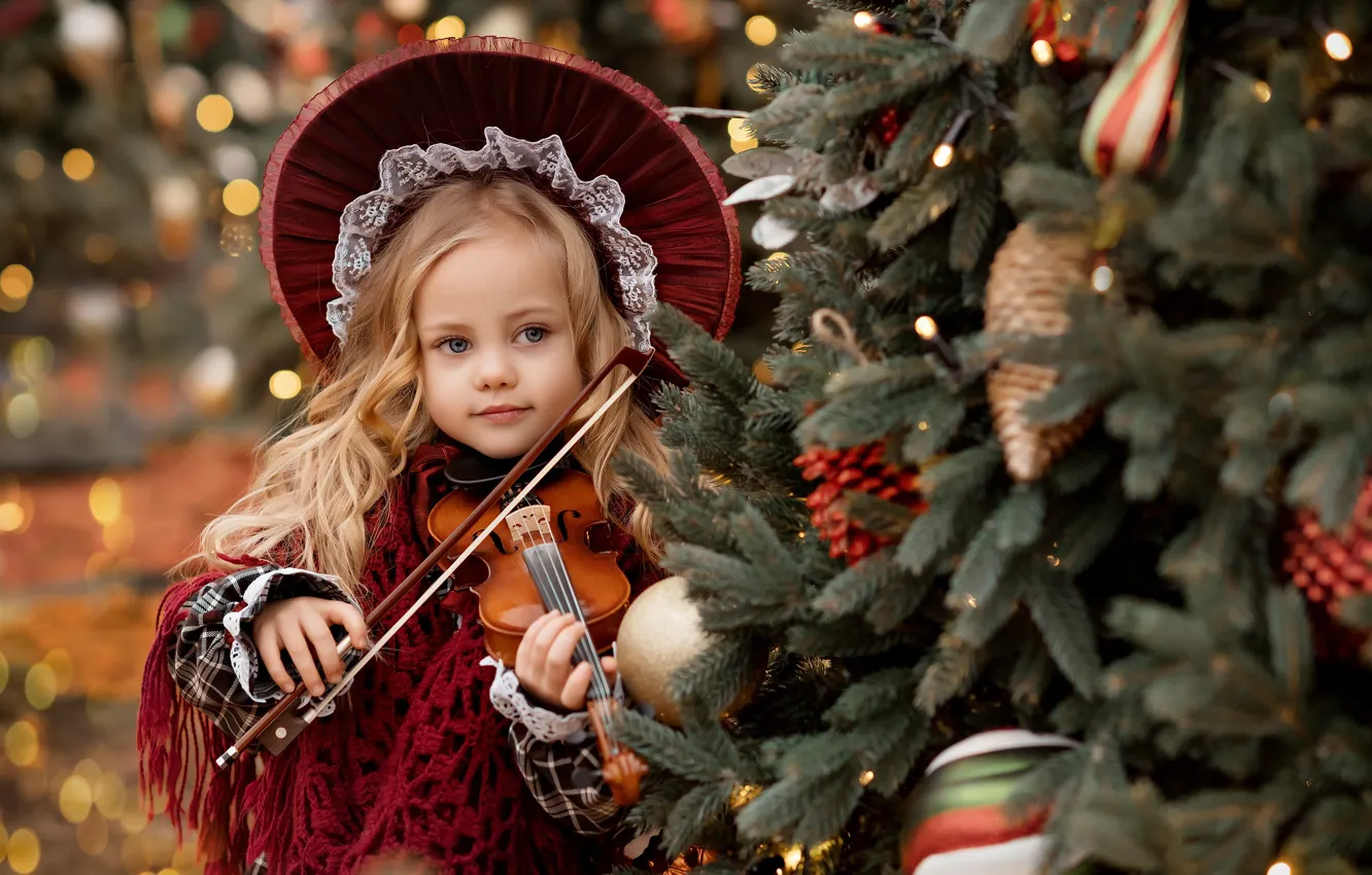 Фото обои скрипка, девочка, ёлка, шляпка, Валентина Ермилова