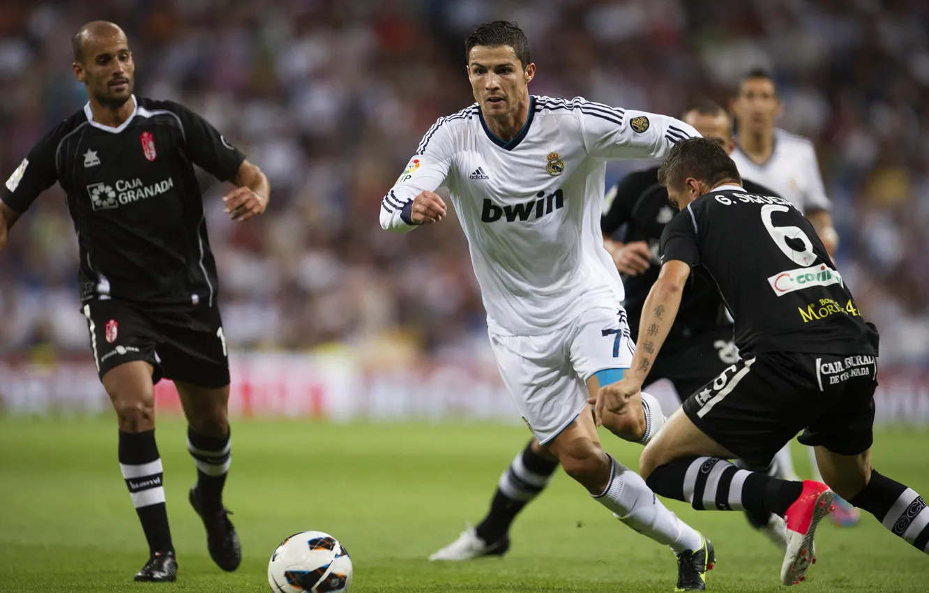 Фото обои футбол, форма, Cristiano Ronaldo, футболист, football, игрок, Реал Мадрид, Real Madrid