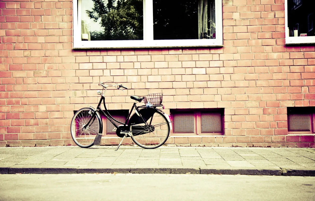 Фото обои велосипед, дом, стена, улица, окна, photo, photographer, markus spiske