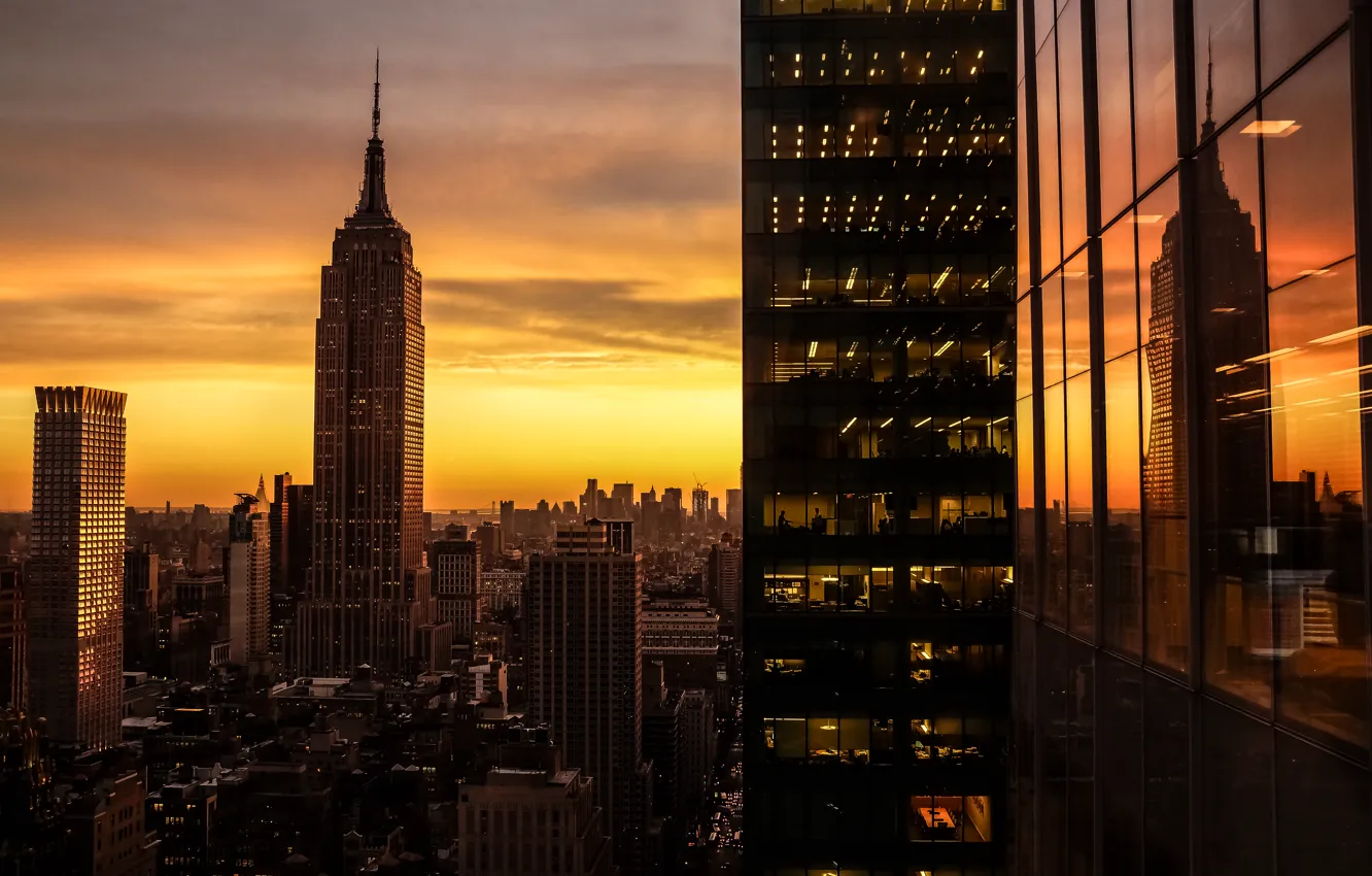 Фото обои солнце, отражение, восход, Нью-Йорк, США, небоскрёбы, Manhattan, огни.утро