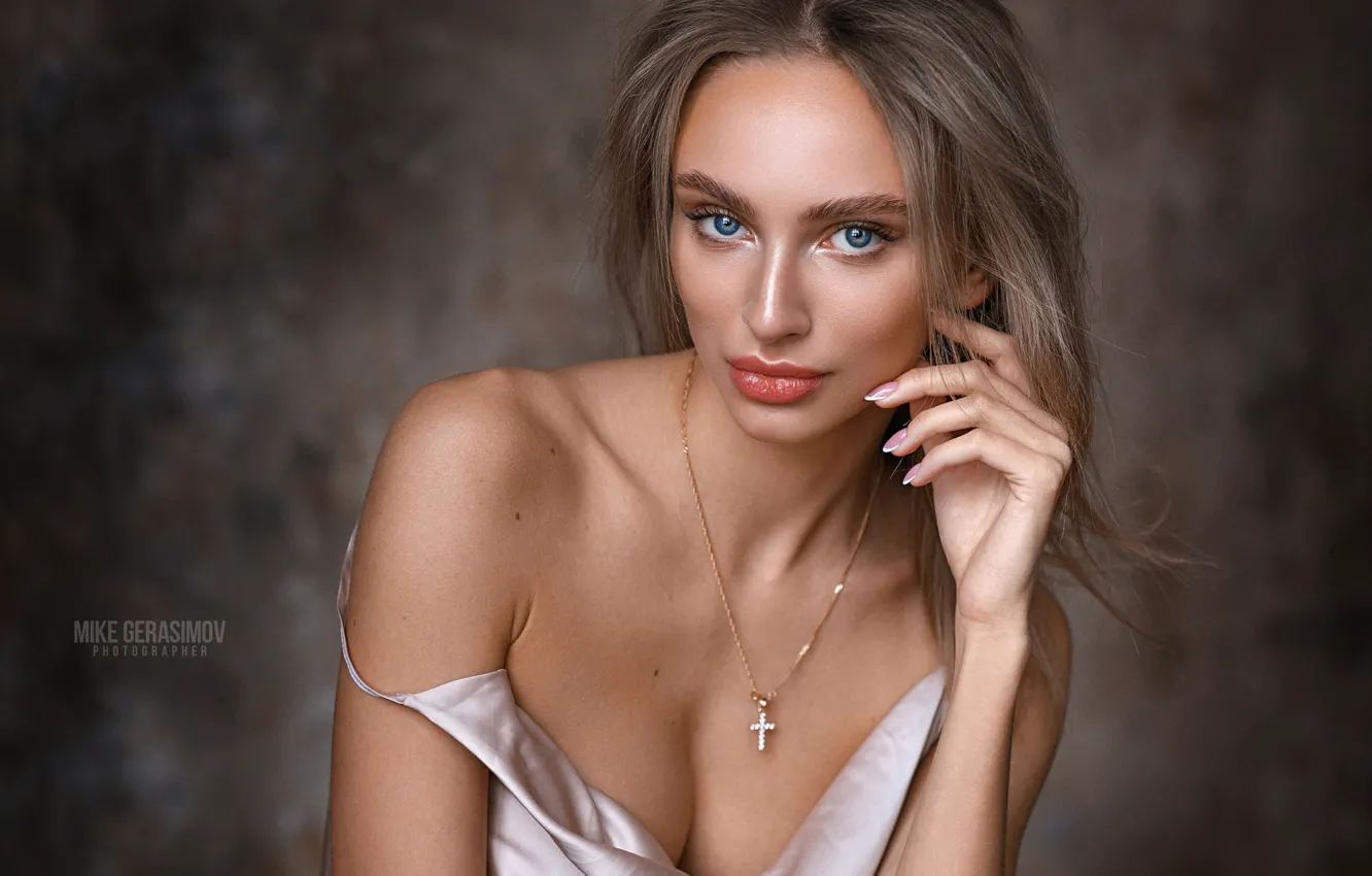 Фото обои взгляд, девушка, модель, портрет, голубые глаза, крестик, Лера, Михаил Герасимов