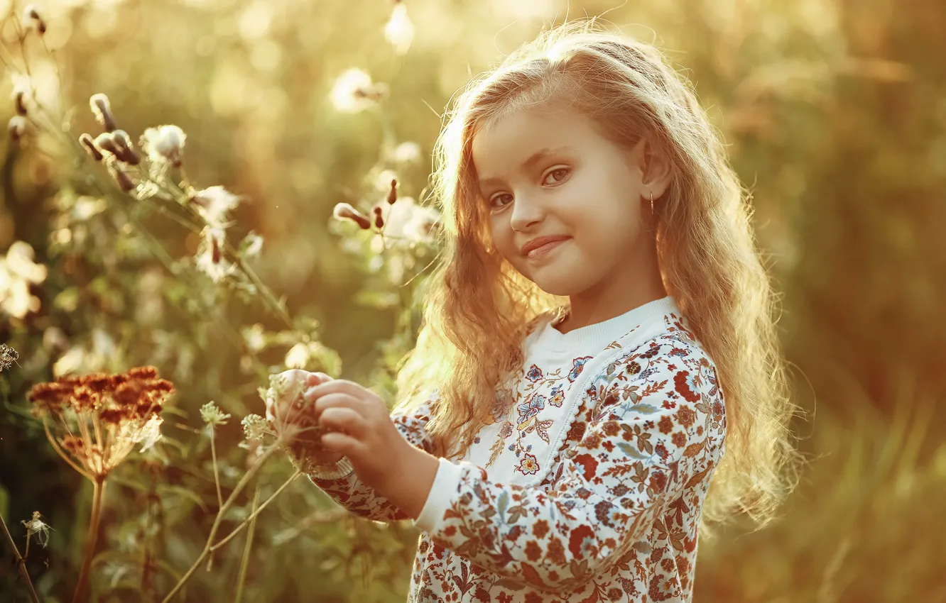Фото обои взгляд, природа, девочка, травы, ребёнок, Валерия Касперова