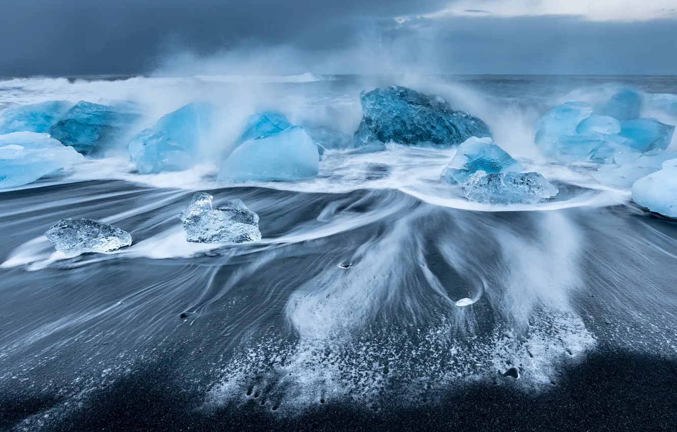 Фото обои лед, зима, песок, море, волны, небо, облака, брызги