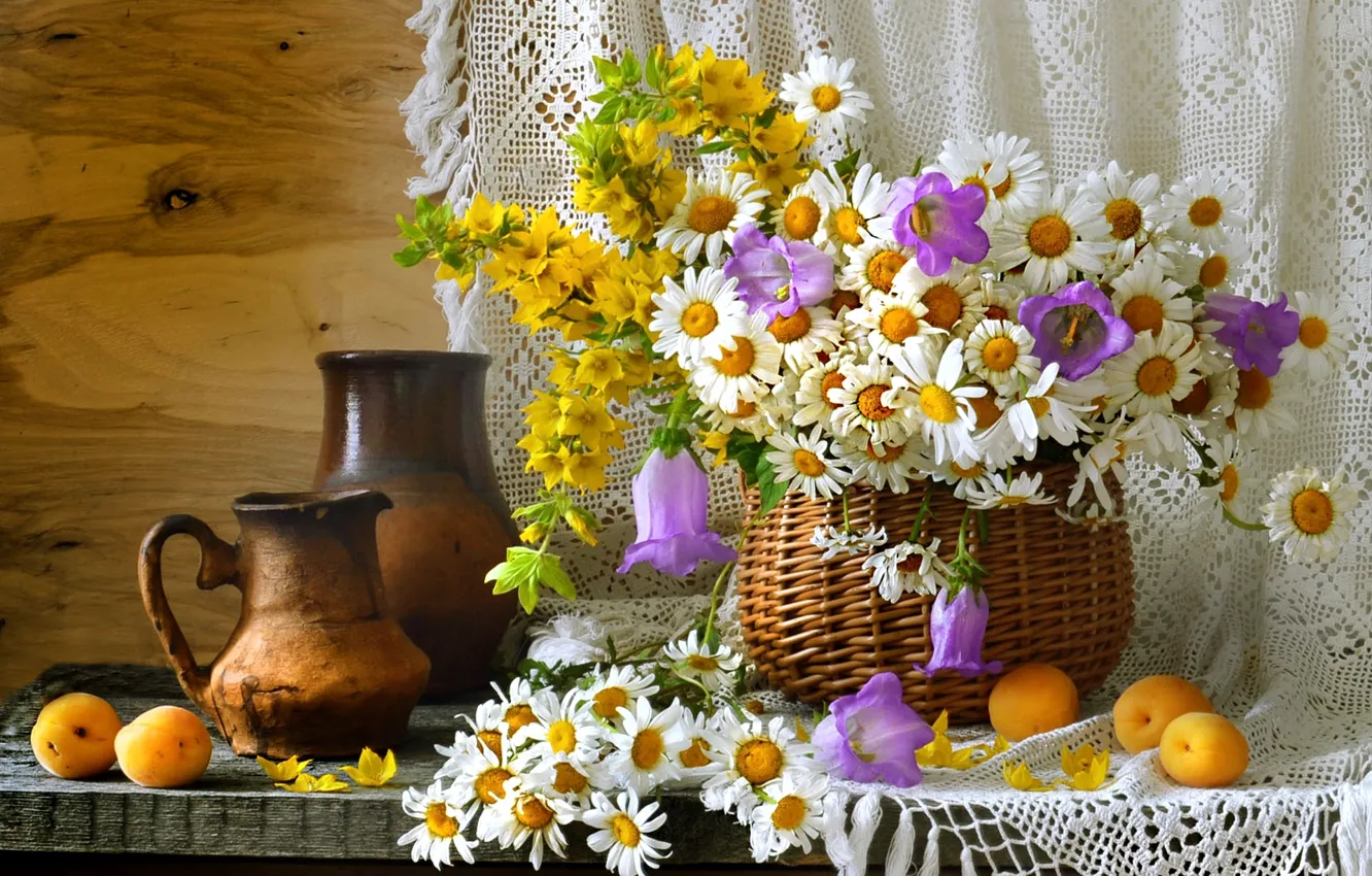 Фото обои лето, корзина, ромашки, посуда, натюрморт, колокольчики, полевые цветы, абрикосы